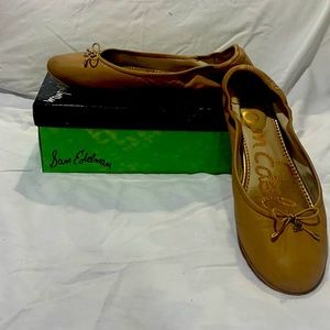 Gently loved Sam Elderman nude ballet flats.